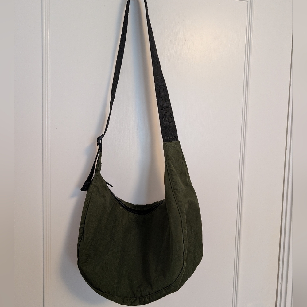 Baggu Medium Nylon Crescent Bag- Bay Laurel